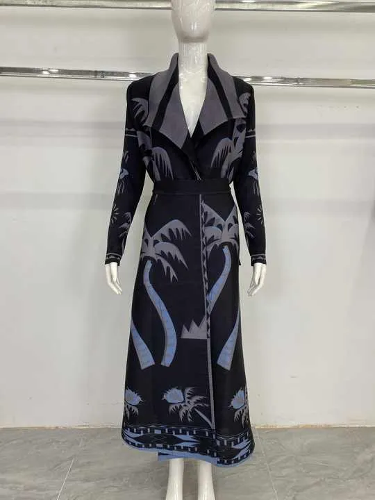 عبايات عمليه و انيقه , Practical and elegant abayas
