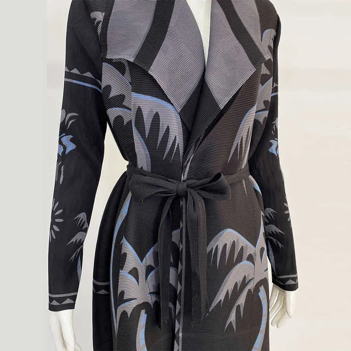 عبايات عمليه و انيقه , Practical and elegant abayas