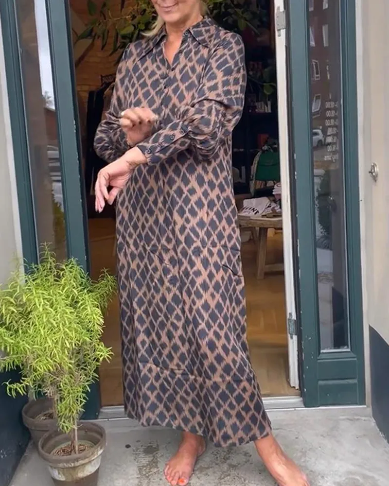 Elegant dress with contrasting geometric print and lapel
