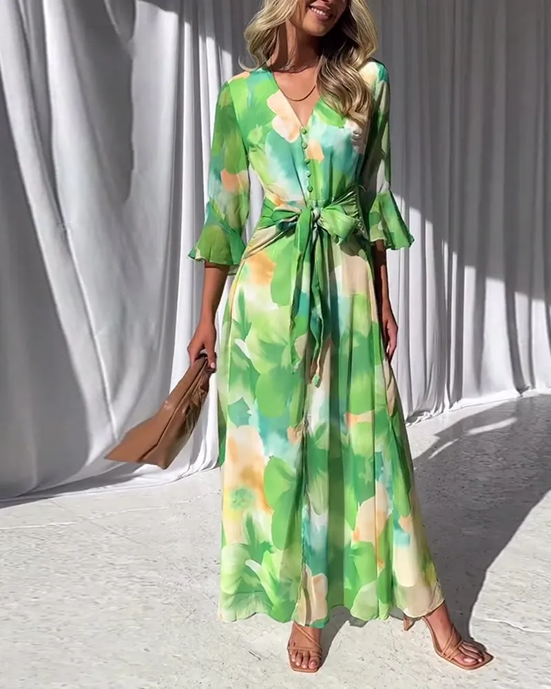 Elegant printed dress with bell sleeves and button slit