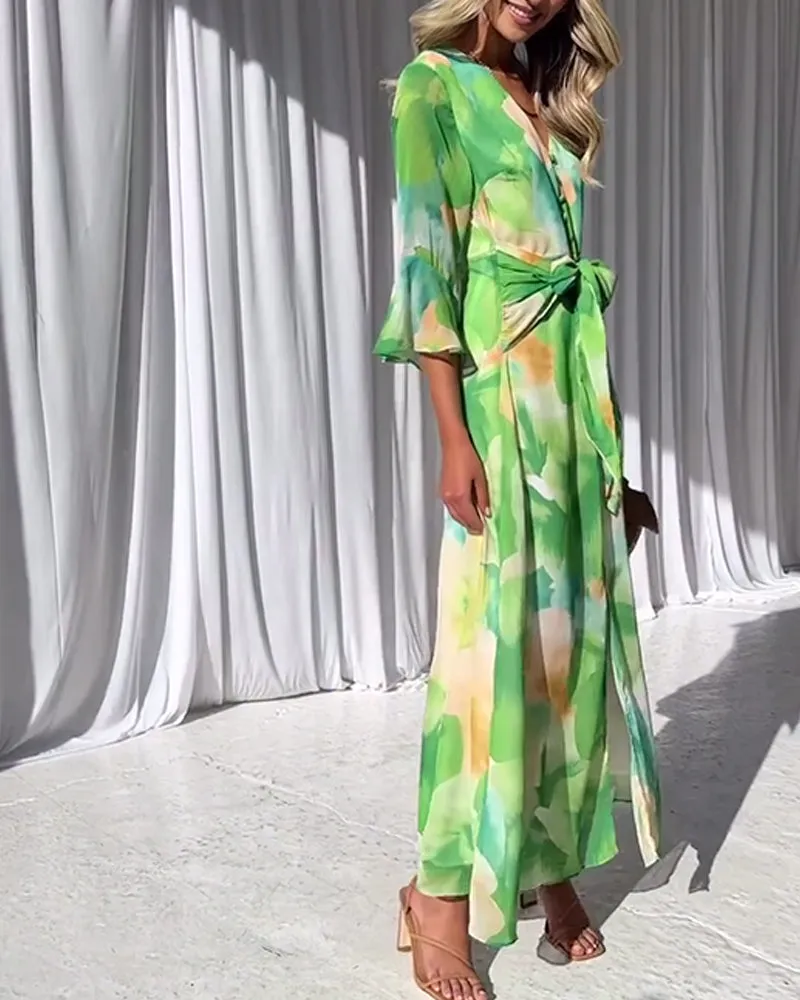Elegant printed dress with bell sleeves and button slit