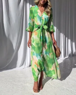 Elegant printed dress with bell sleeves and button slit