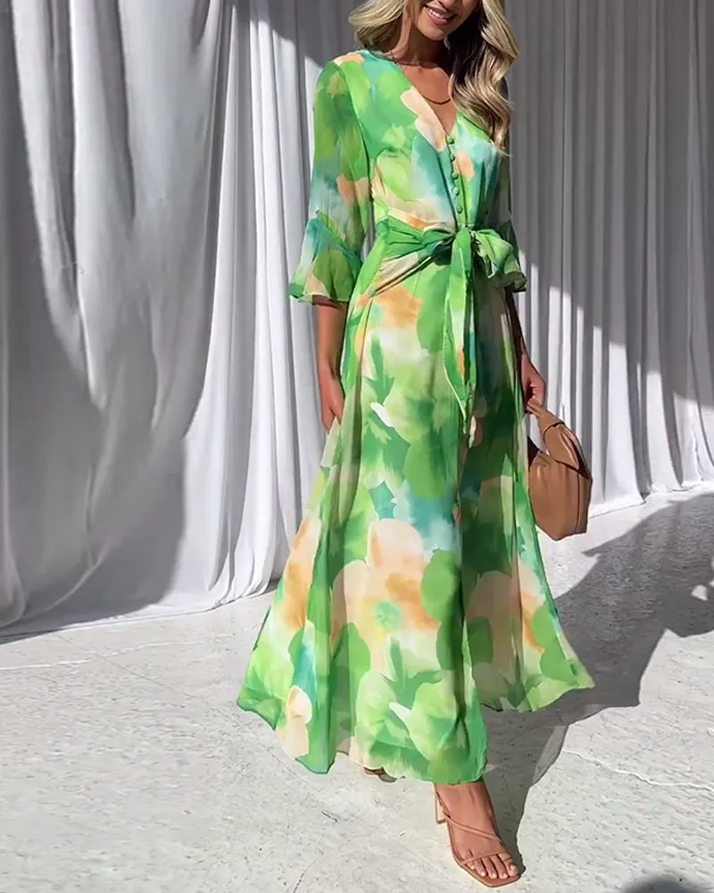 Elegant printed dress with bell sleeves and button slit