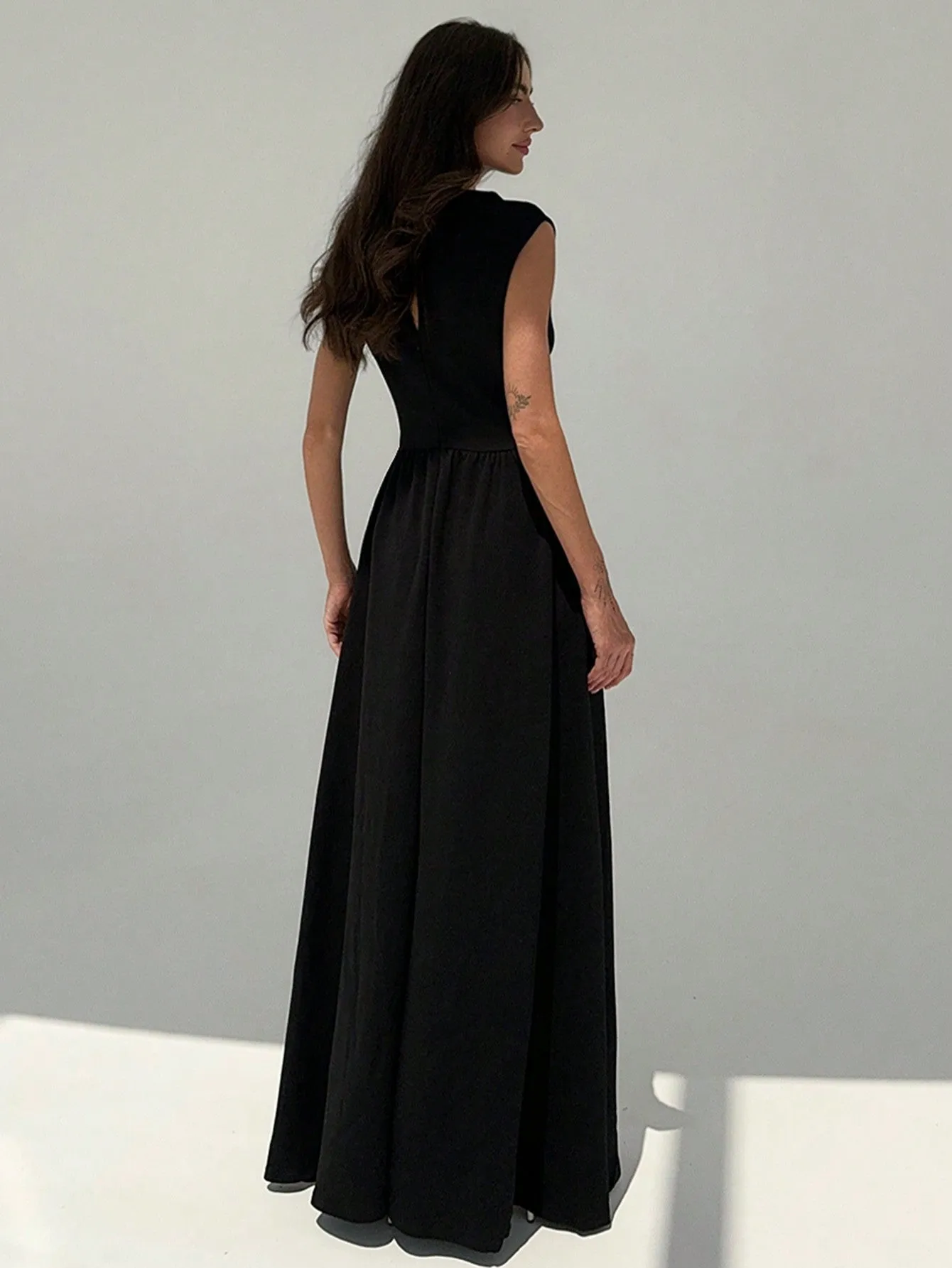 Elegant Round-Neck Black And White Contrast Color A-Line Dress