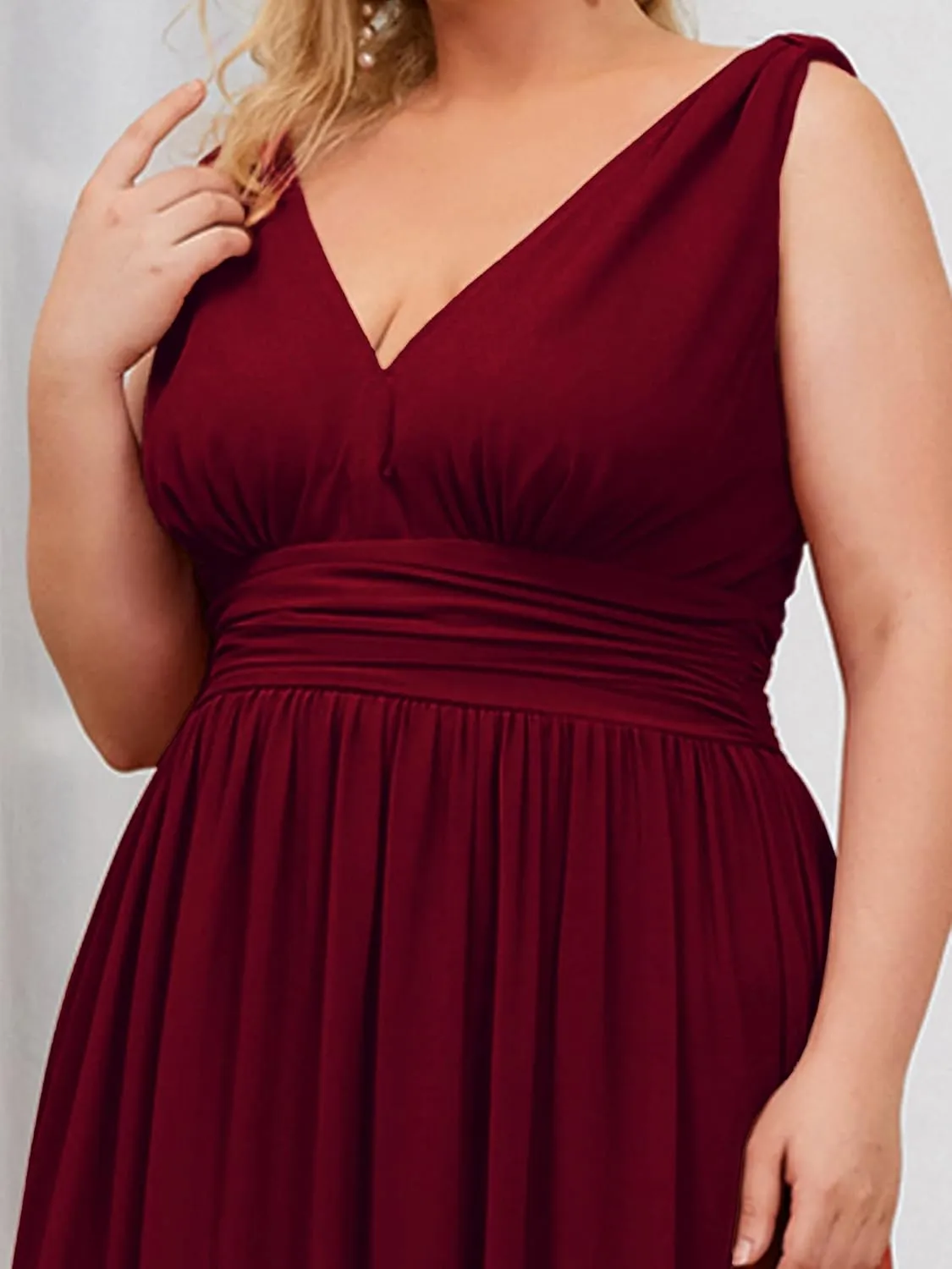 Ever-Pretty V Neck Sleeveless Pleated Chiffon Maxi Plus Size Formal Dresses for Women Bridesmaid Dresses 09016-DA