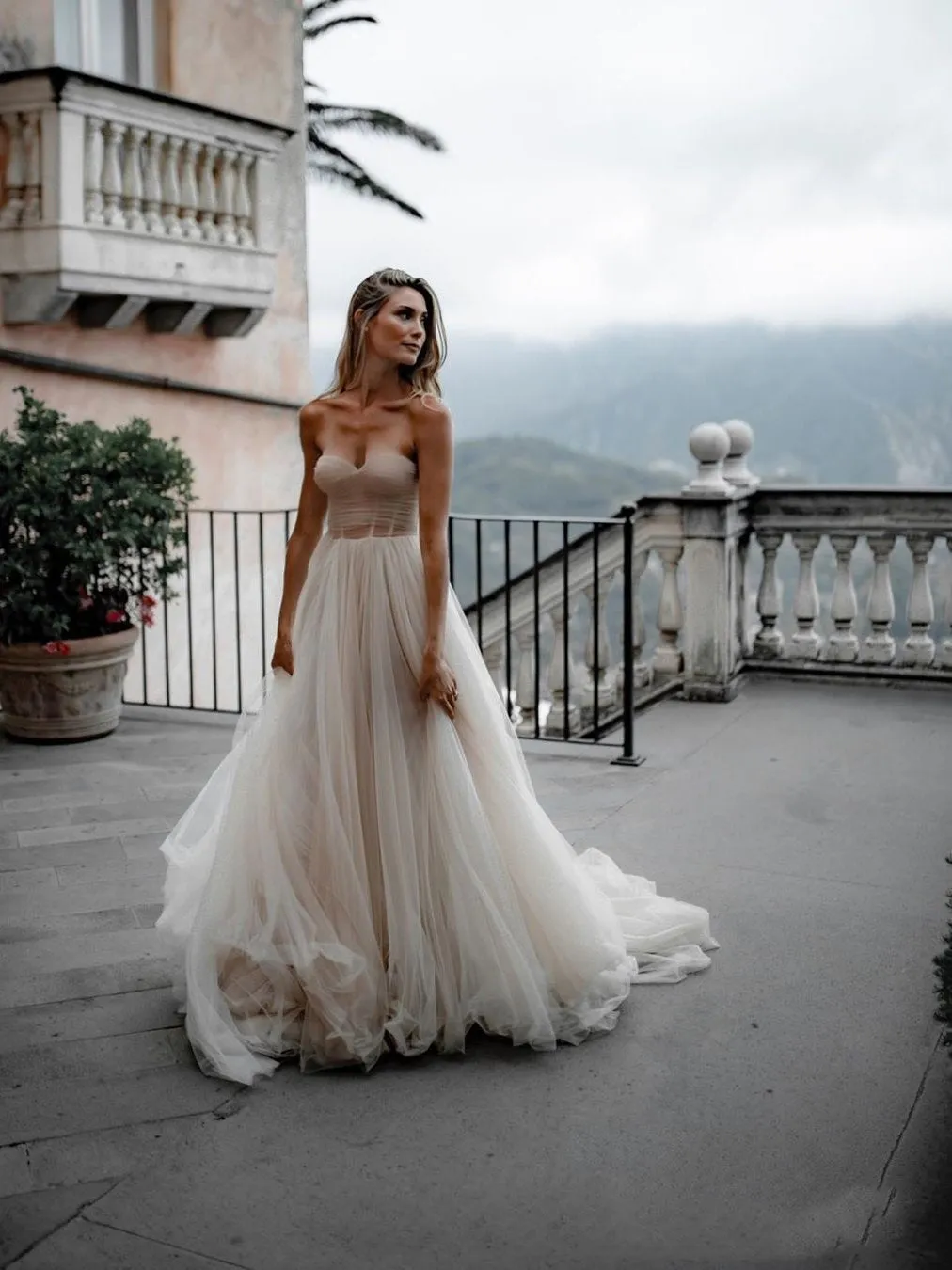 Luolandi Minimalist Pleated Tulle Bride Dresses Sweetheart Neckline Wedding Dresses Sexy