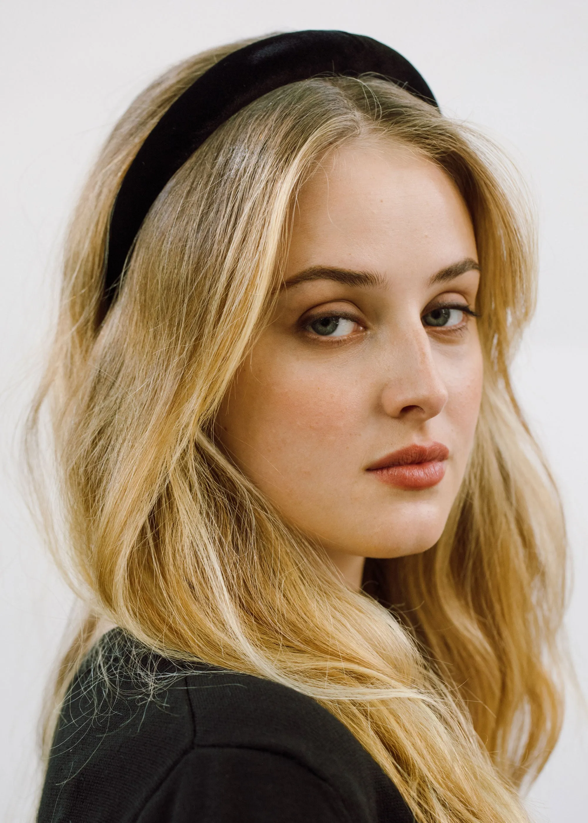 Tori Headband in Velvet -- Black