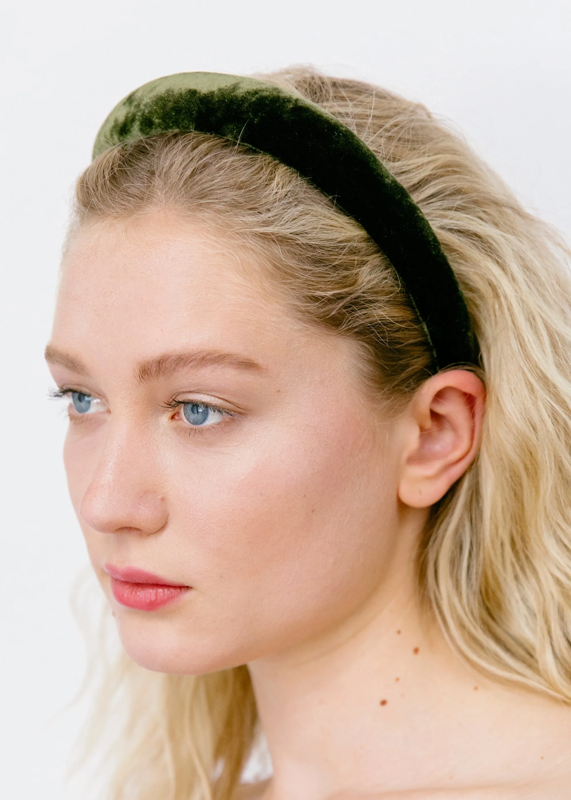 Tori Headband in Velvet -- Moss