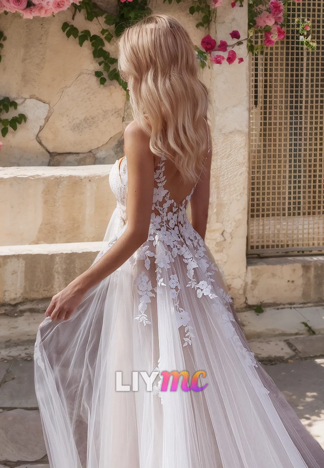 V-Neck Spaghetti Straps Appliques Tulle A-Line Beach Wedding Dress